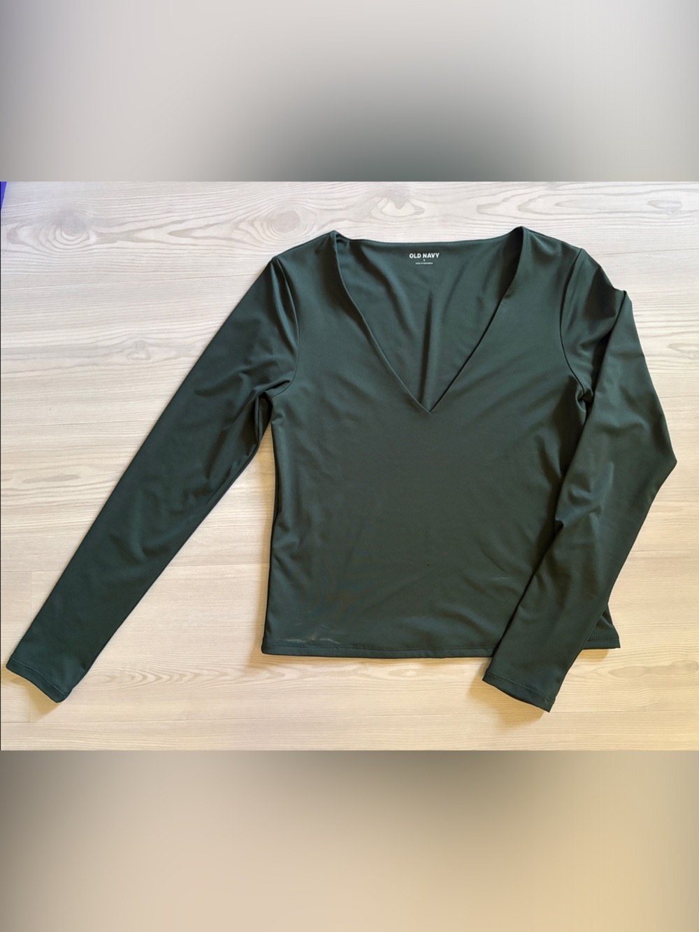 Old Navy Women's Dark Green Long Sleeve V-Neck Tee